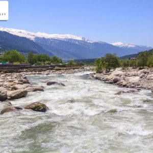 What are the Advantage of Staying in a Resort in Manali on a Holiday?